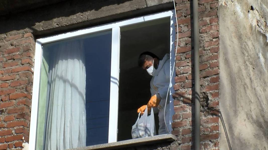 'Her şeyimi alıyorsunuz' diyerek kamyonun peşinden koştu! Komşuları ihbar etmişti 10